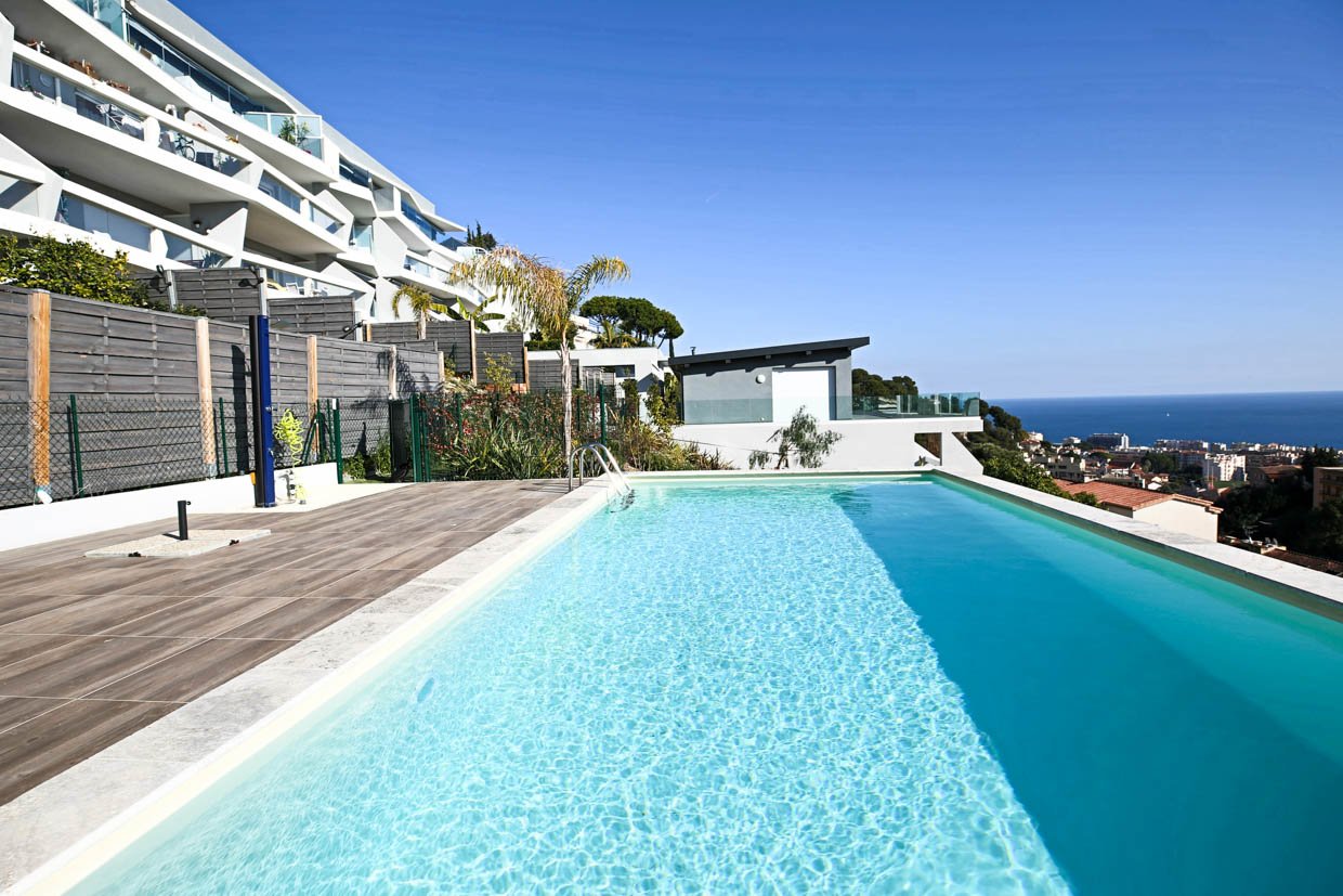 Пентхаус рядом с Монако , новый  дом с бассейном и ремонт от дизайнера