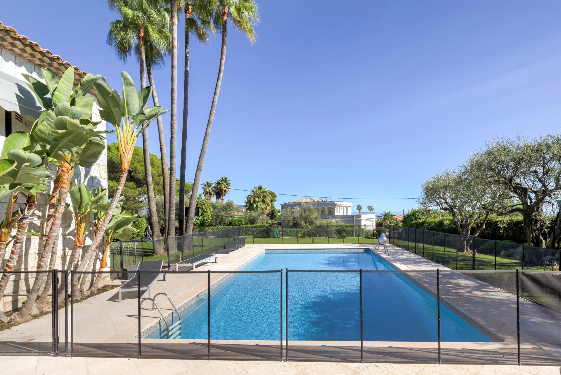 Провансальская вилла в Фаброне с очень красивым садом