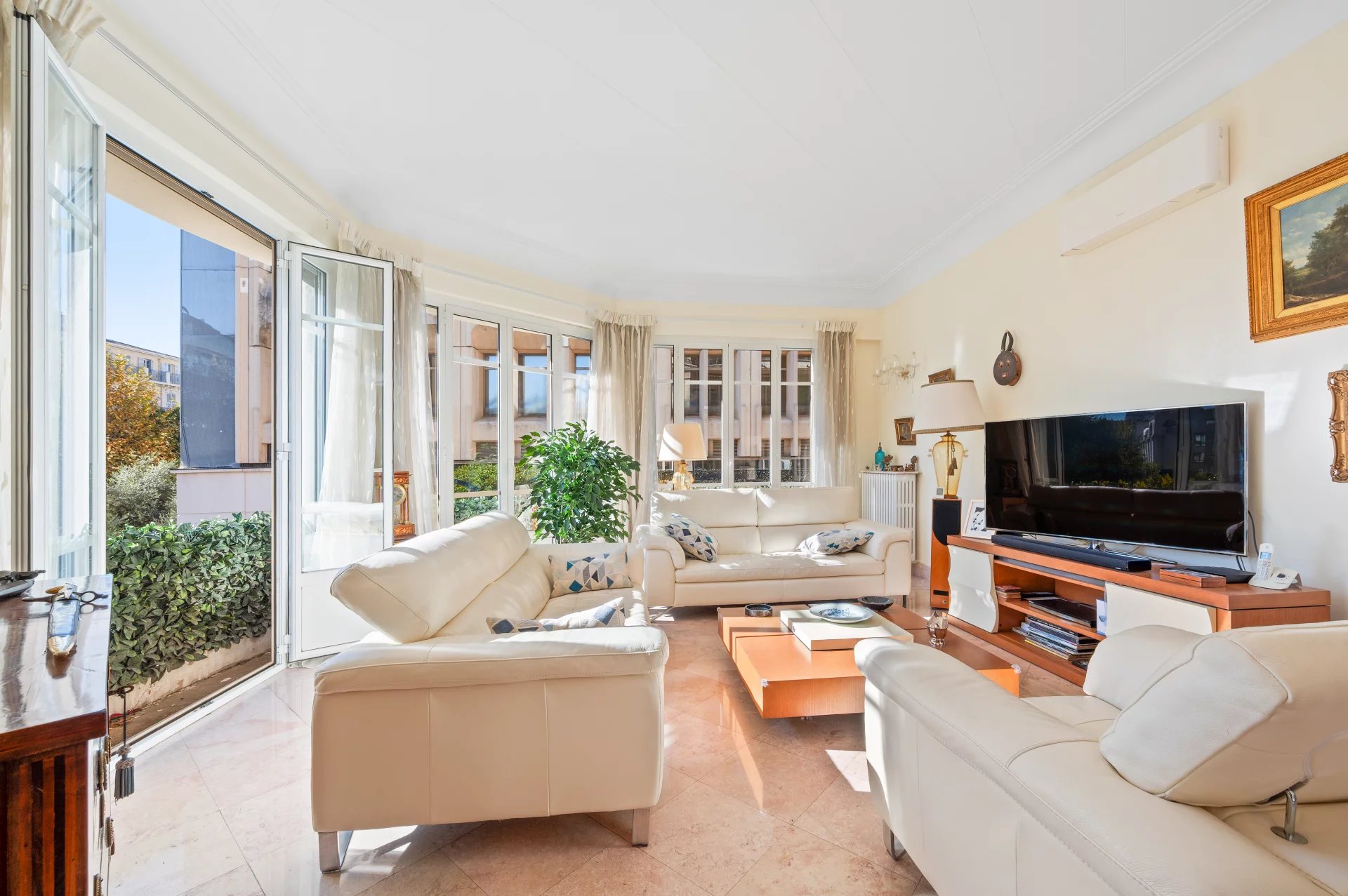 Центр Ниццы - квартира с террасой на бульваре Victor Hugo