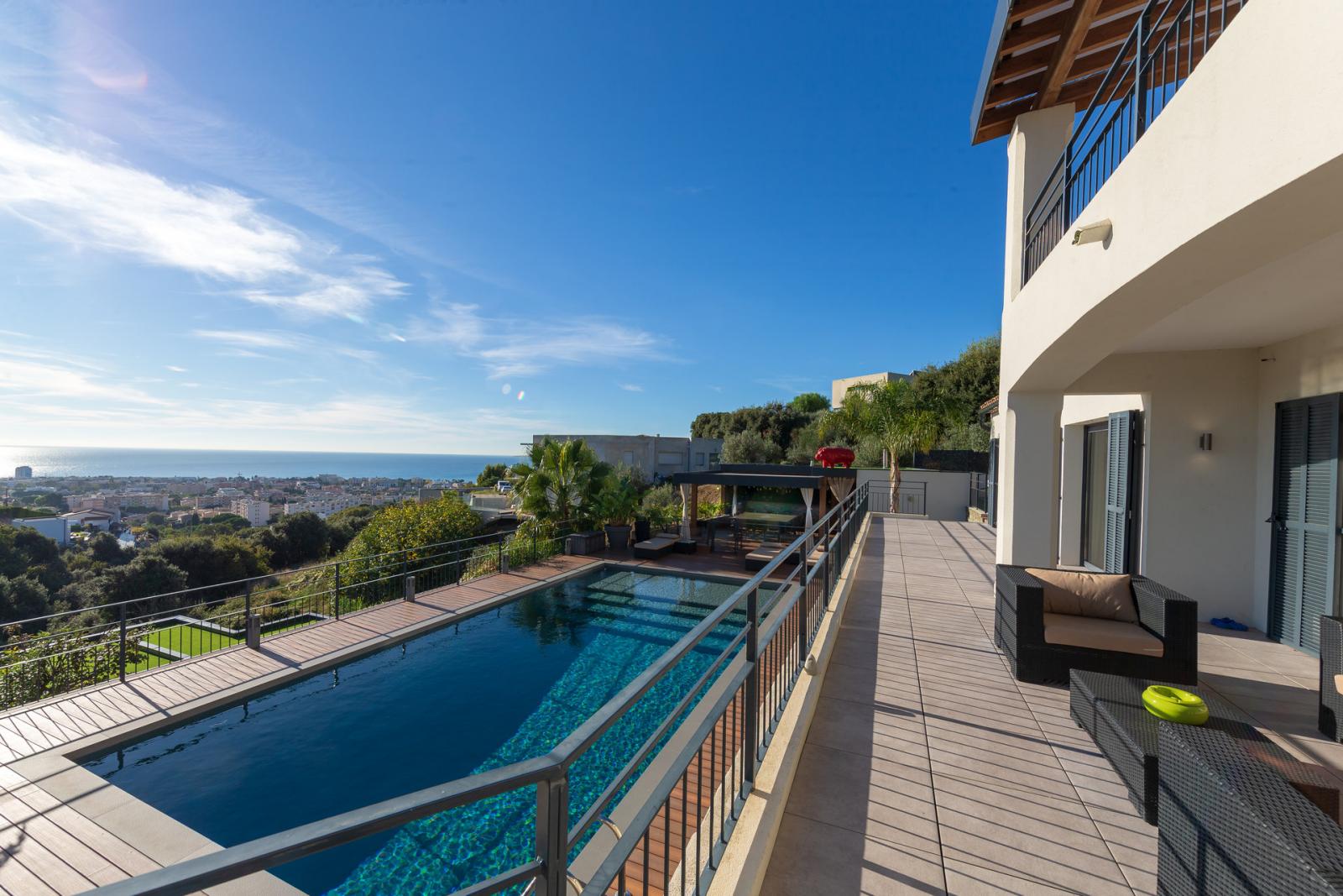 Luxury villa on the French Riviera: 15 minutes from Nice airport