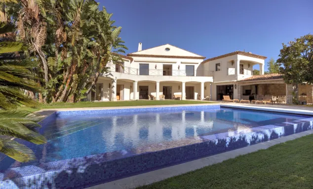 Modern villa -walking distance  to the beaches — real estate on the French Riviera — photo 2