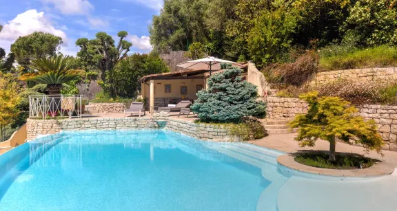 Villa in a private estate close to all amenities — real estate on the French Riviera — photo 1