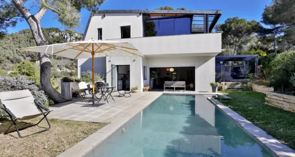 Architect-designed villa in absolute calm — real estate on the French Riviera — photo 1