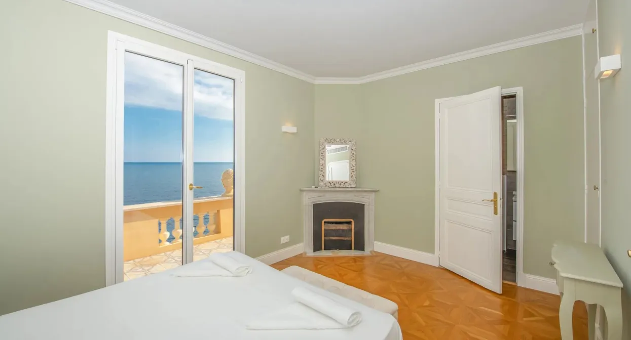 Unique penthouse with terraces and sea views — real estate on the French Riviera — photo 45