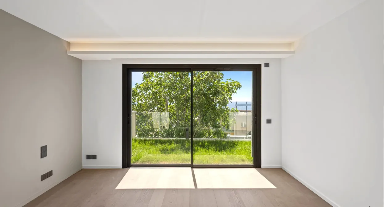New Four-Bedroom Apartment – Within Walking Distance of the Beaches and Monaco — real estate on the French Riviera — photo 10
