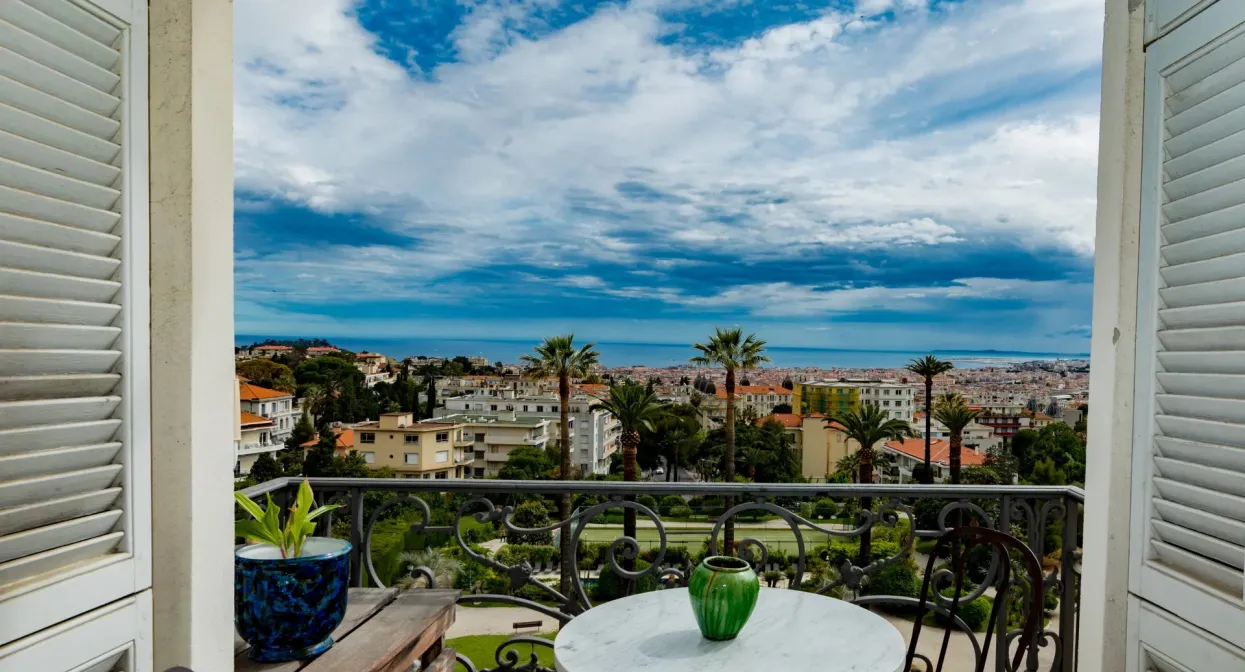 Apartment with panoramic view and dominating sea and city — real estate on the French Riviera — photo 8