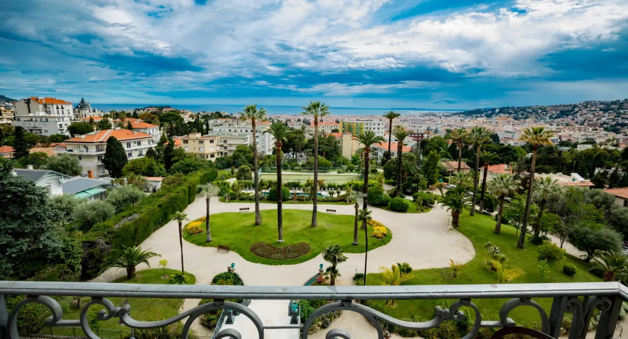 Apartment with panoramic view and dominating sea and city — real estate on the French Riviera — photo 4