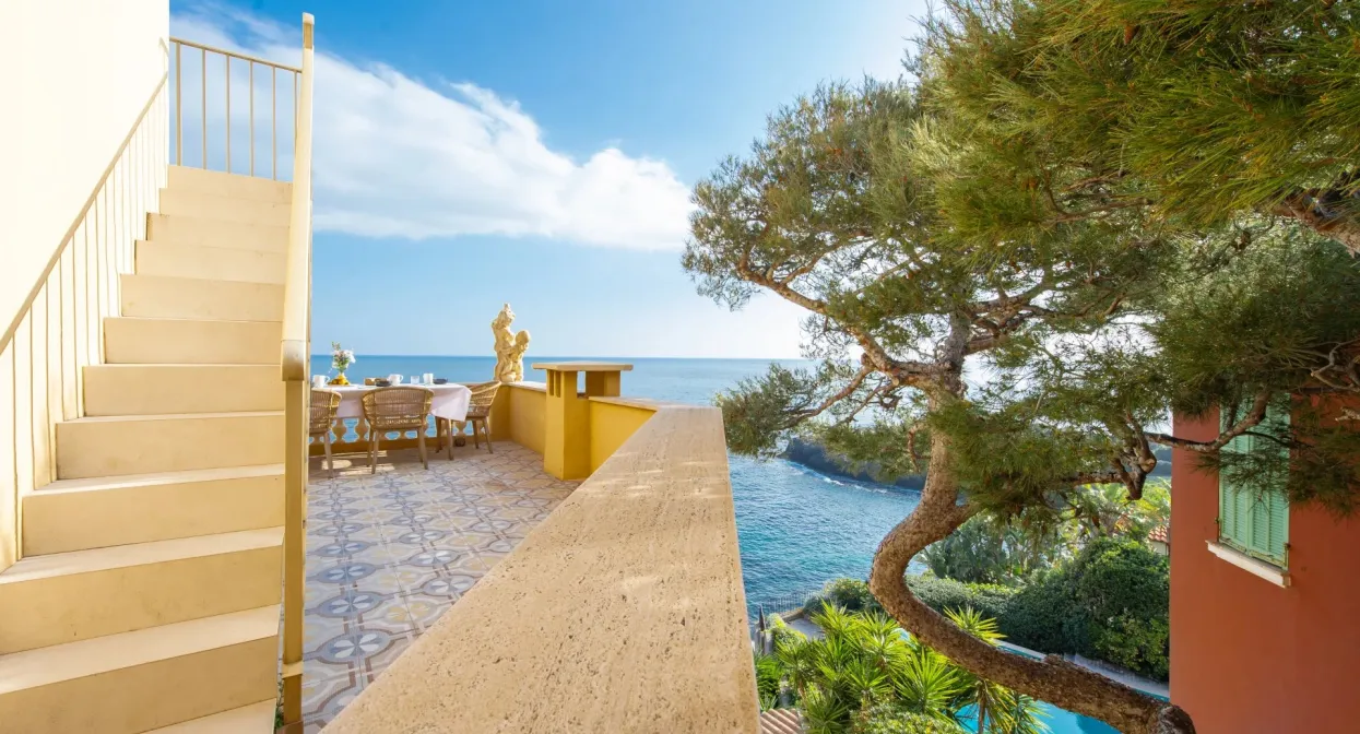 Unique penthouse with terraces and sea views — real estate on the French Riviera — photo 37