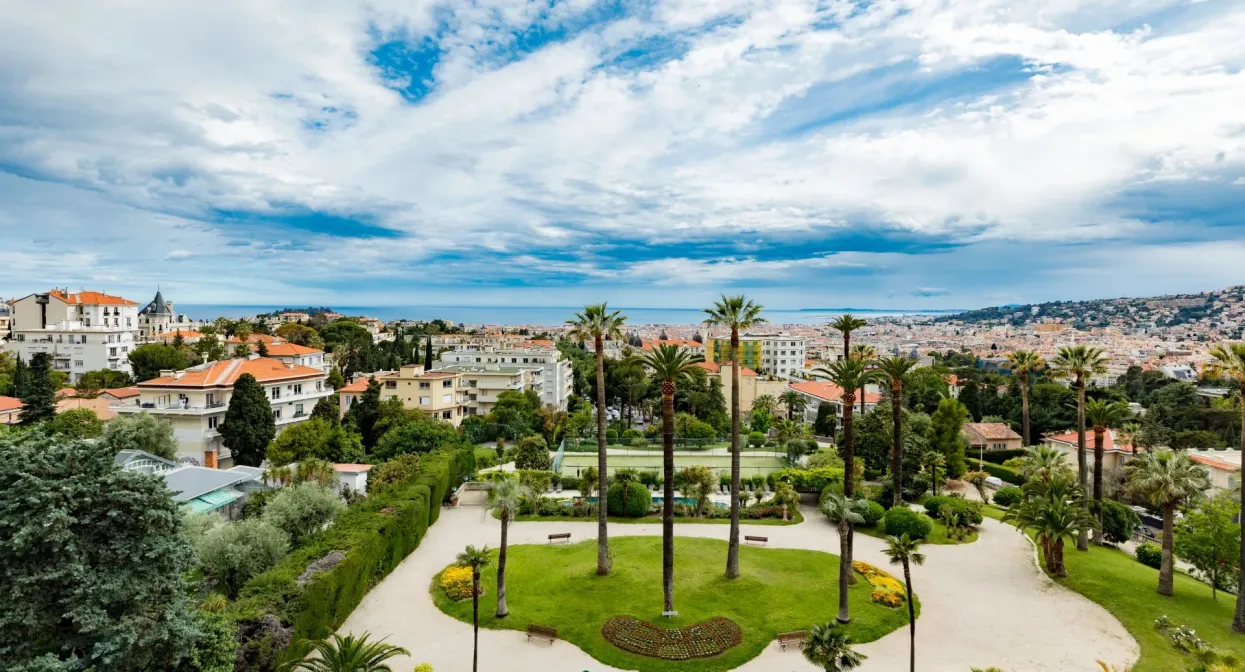 Apartment with panoramic view and dominating sea and city — real estate on the French Riviera — photo 34