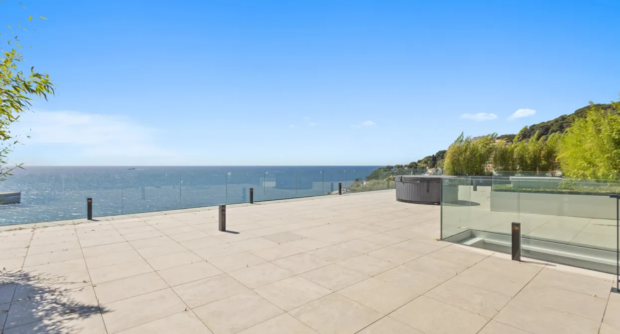 Penthouse Apartment with Panoramic Sea Views — real estate on the French Riviera — photo 9