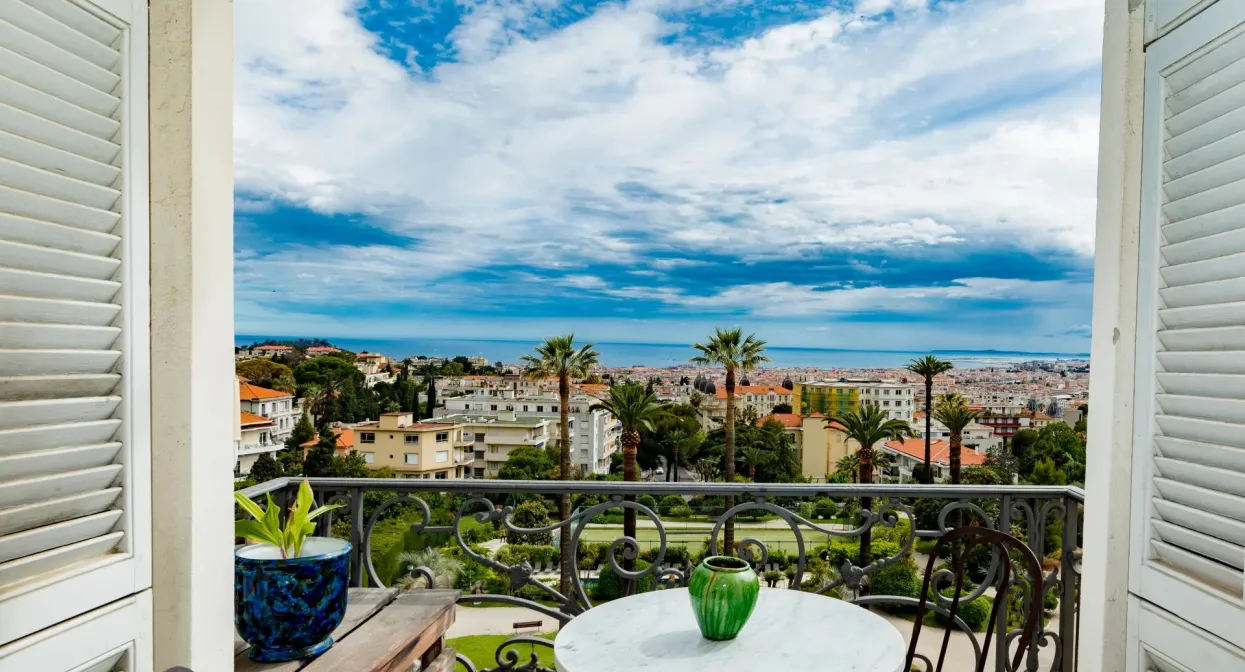 Apartment with panoramic view and dominating sea and city — real estate on the French Riviera — photo 43
