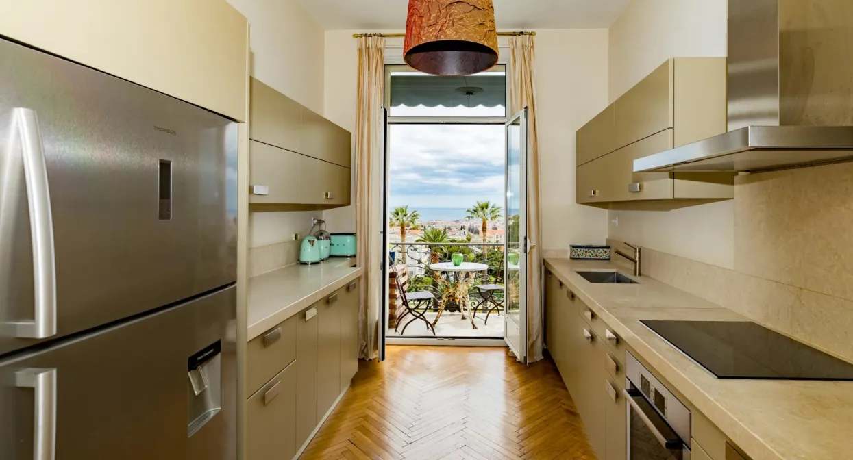 Apartment with panoramic view and dominating sea and city — real estate on the French Riviera — photo 16