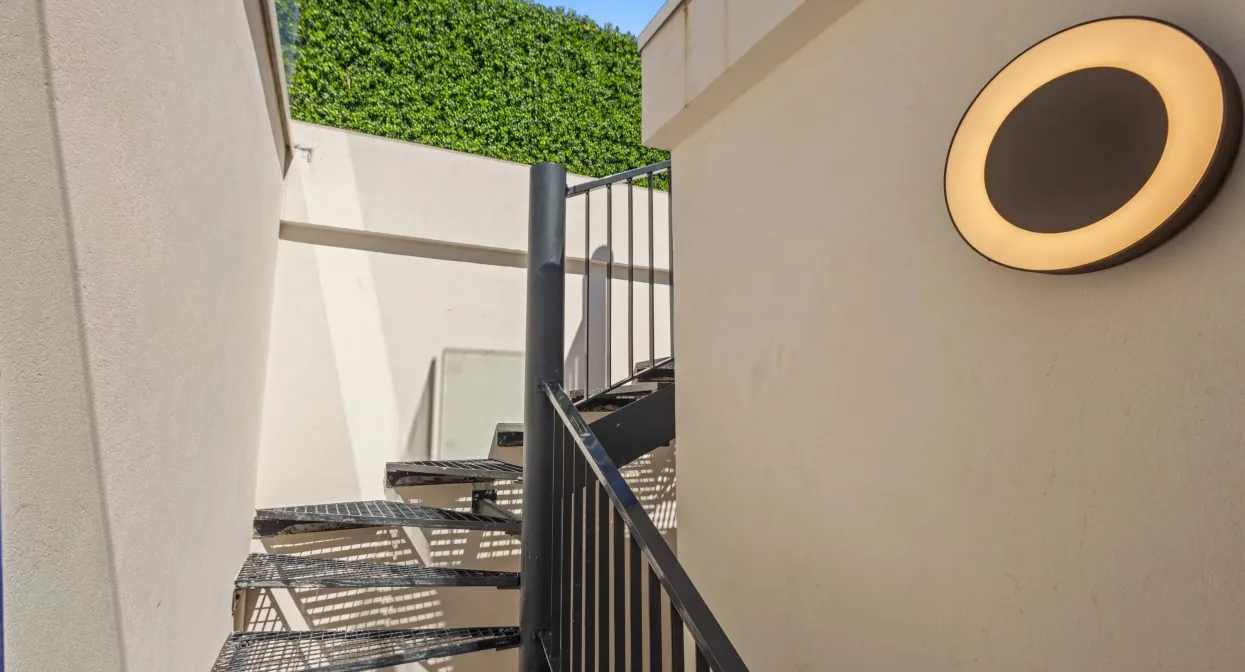 Penthouse Apartment with Panoramic Sea Views — real estate on the French Riviera — photo 8