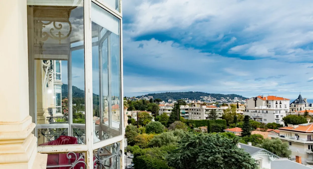 Apartment with panoramic view and dominating sea and city — real estate on the French Riviera — photo 28