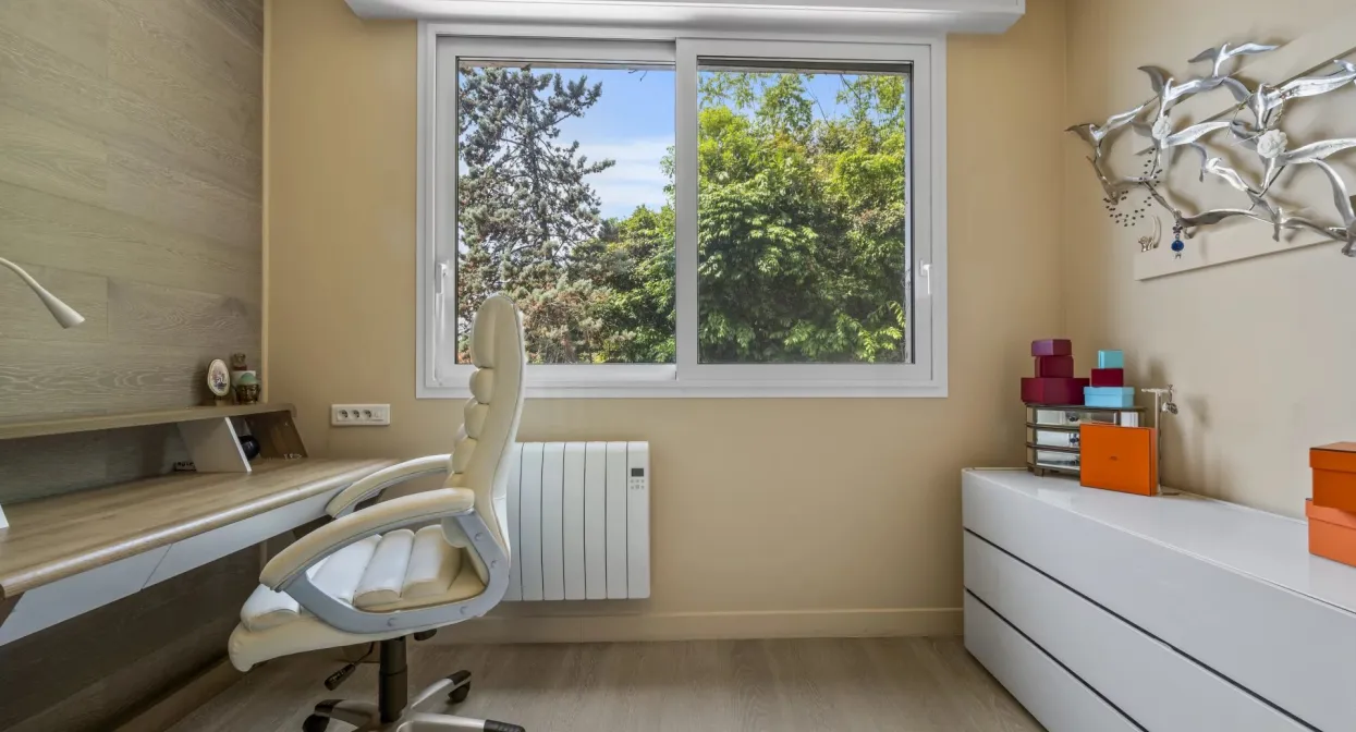 Discreet residence with private seafront access — real estate on the French Riviera — photo 24
