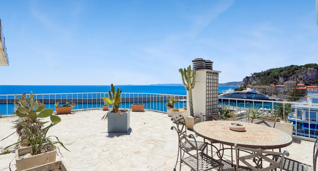 Waterfront Penthouse with 150 sq m terrace — real estate on the French Riviera — photo 1