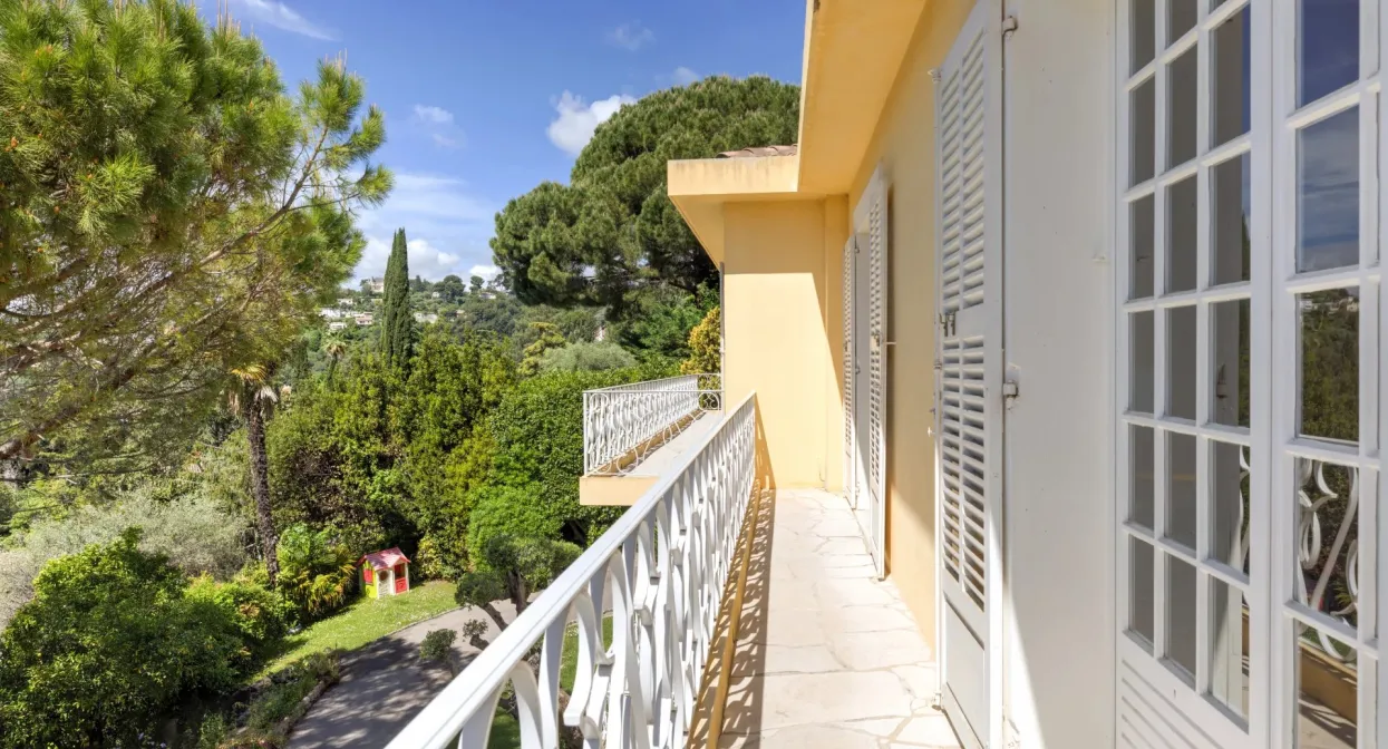 Villa in a private estate close to all amenities — real estate on the French Riviera — photo 21