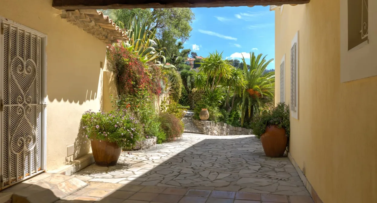 Villa in a private estate close to all amenities — real estate on the French Riviera — photo 5