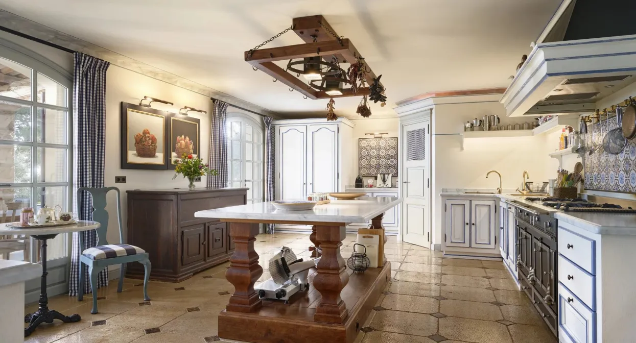 An elegant home nestled within a private estate — real estate on the French Riviera — photo 20