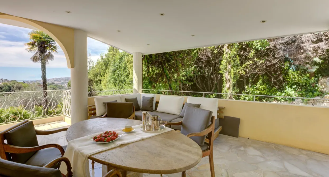 Villa in a private estate close to all amenities — real estate on the French Riviera — photo 12