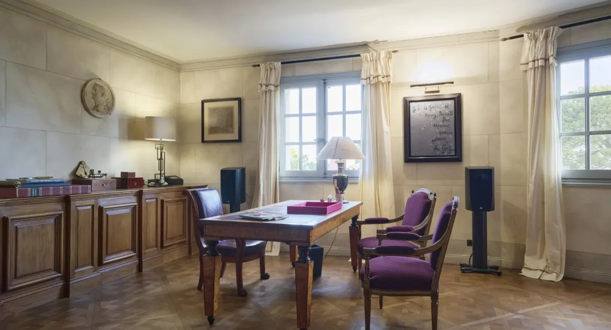 An elegant home nestled within a private estate — real estate on the French Riviera — photo 19
