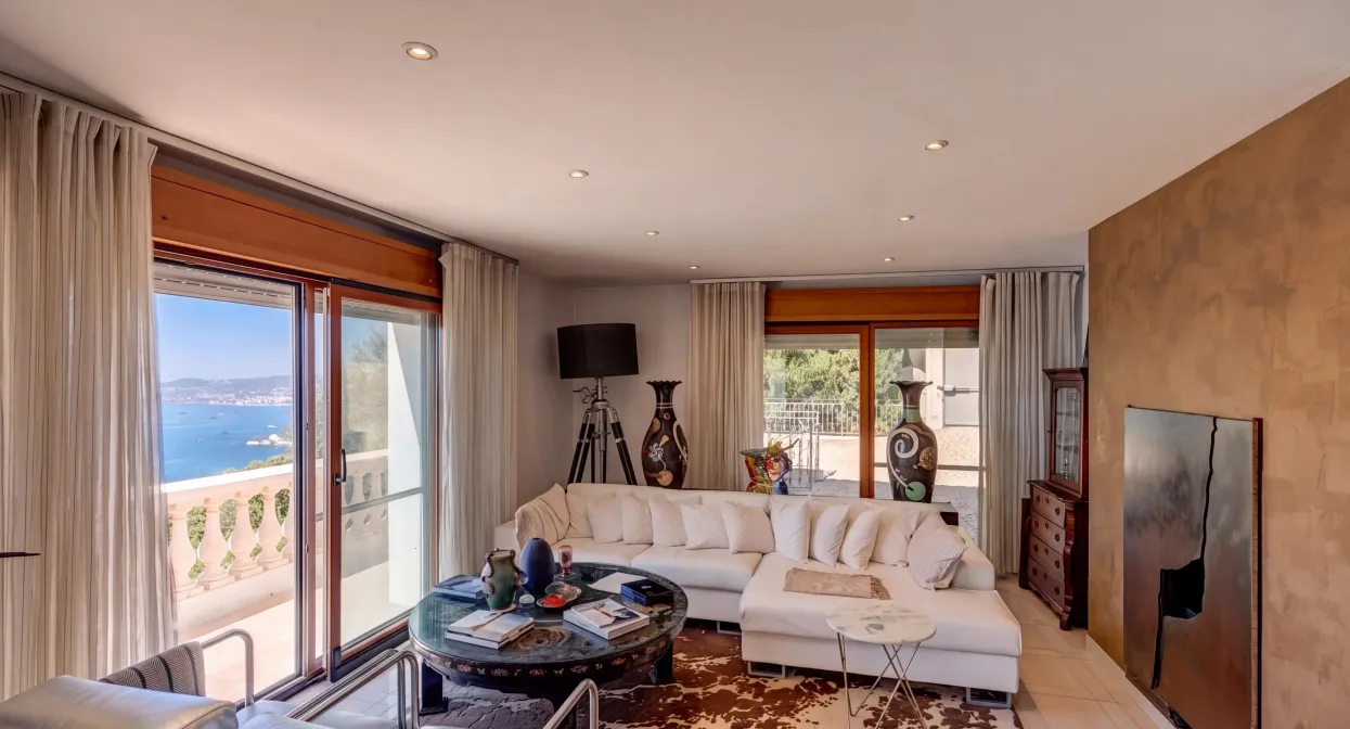 An exceptional villa overlooking the Mediterranean — real estate on the French Riviera — photo 5