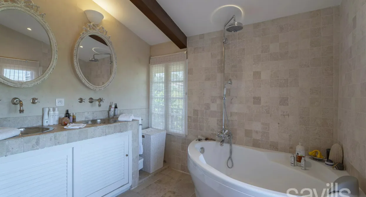 An exceptional estate in the heart of Provence — real estate on the French Riviera — photo 45