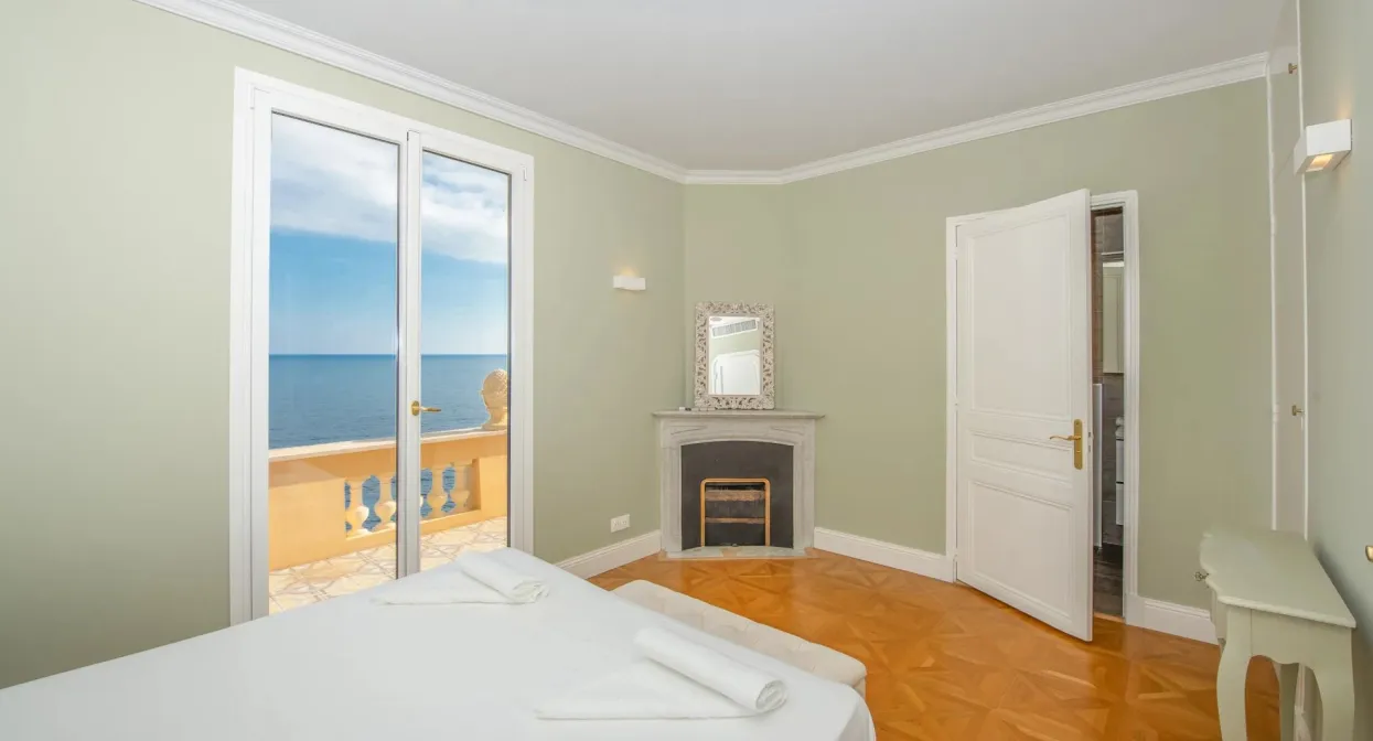Unique penthouse with terraces and sea views — real estate on the French Riviera — photo 45