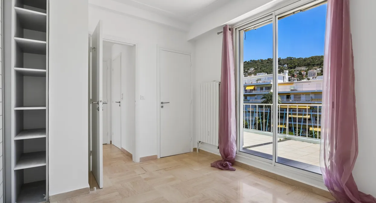 Waterfront Penthouse with 150 sq m terrace — real estate on the French Riviera — photo 7
