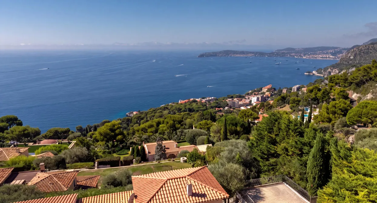 An exceptional villa overlooking the Mediterranean — real estate on the French Riviera — photo 2