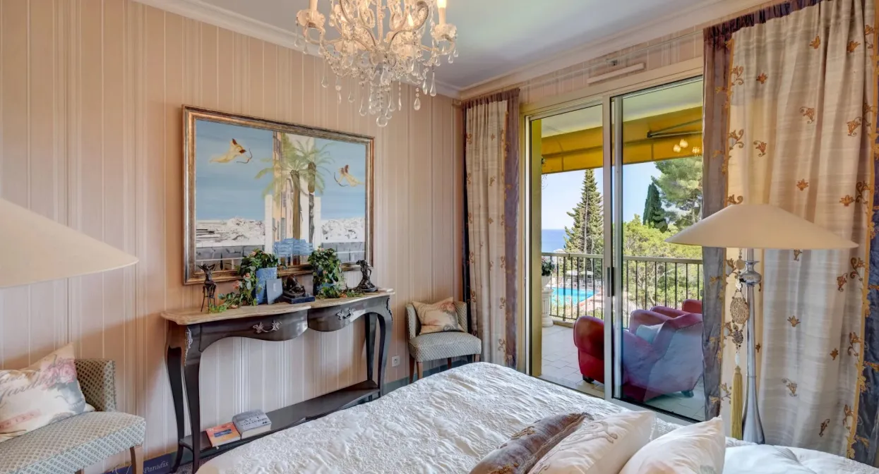 Three bedroom apartment with sea view — real estate on the French Riviera — photo 10