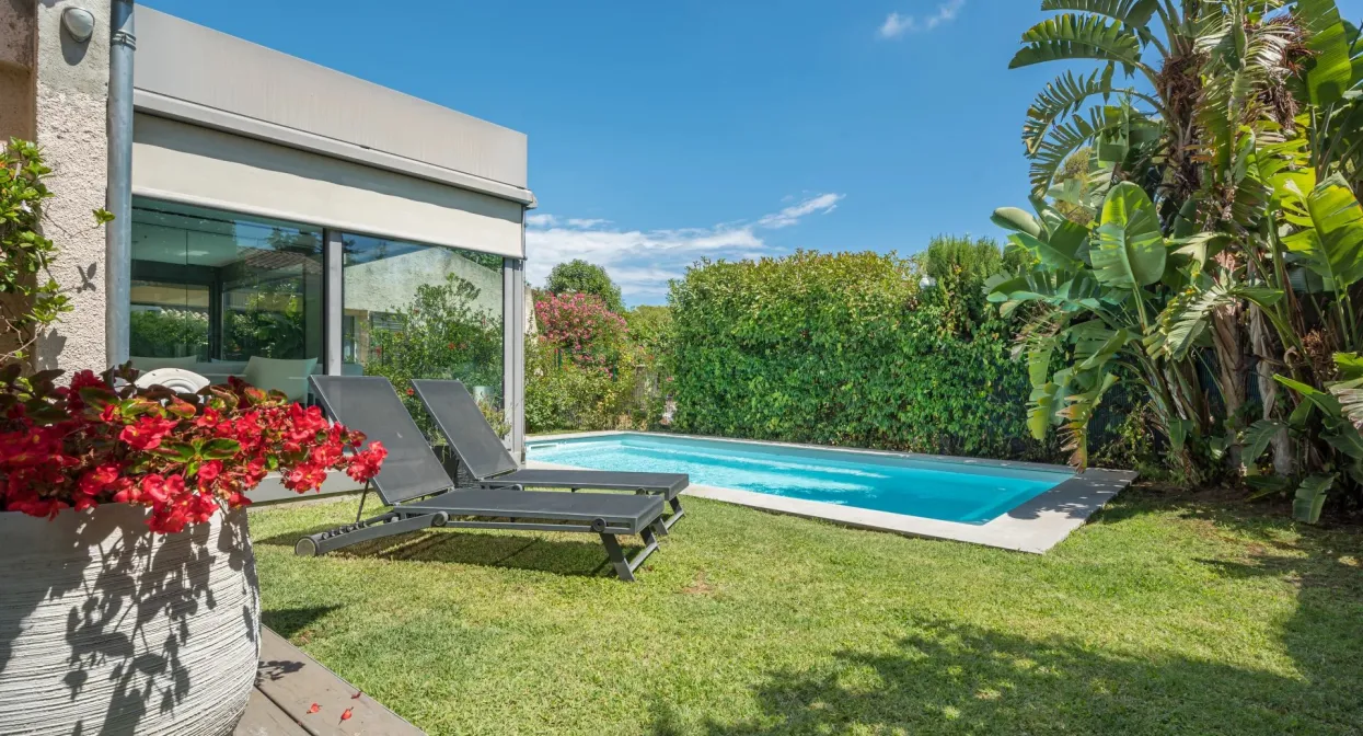 Charming semi-detached villa with pool — real estate on the French Riviera — photo 24