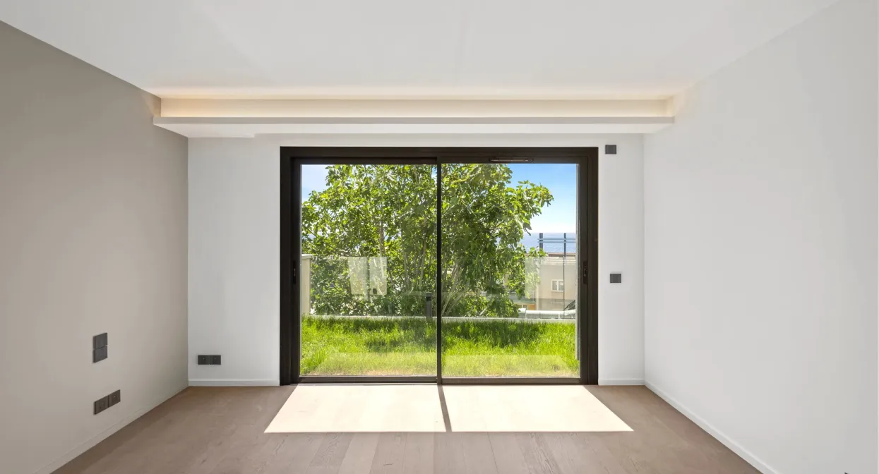 New Four-Bedroom Apartment – Within Walking Distance of the Beaches and Monaco — real estate on the French Riviera — photo 10