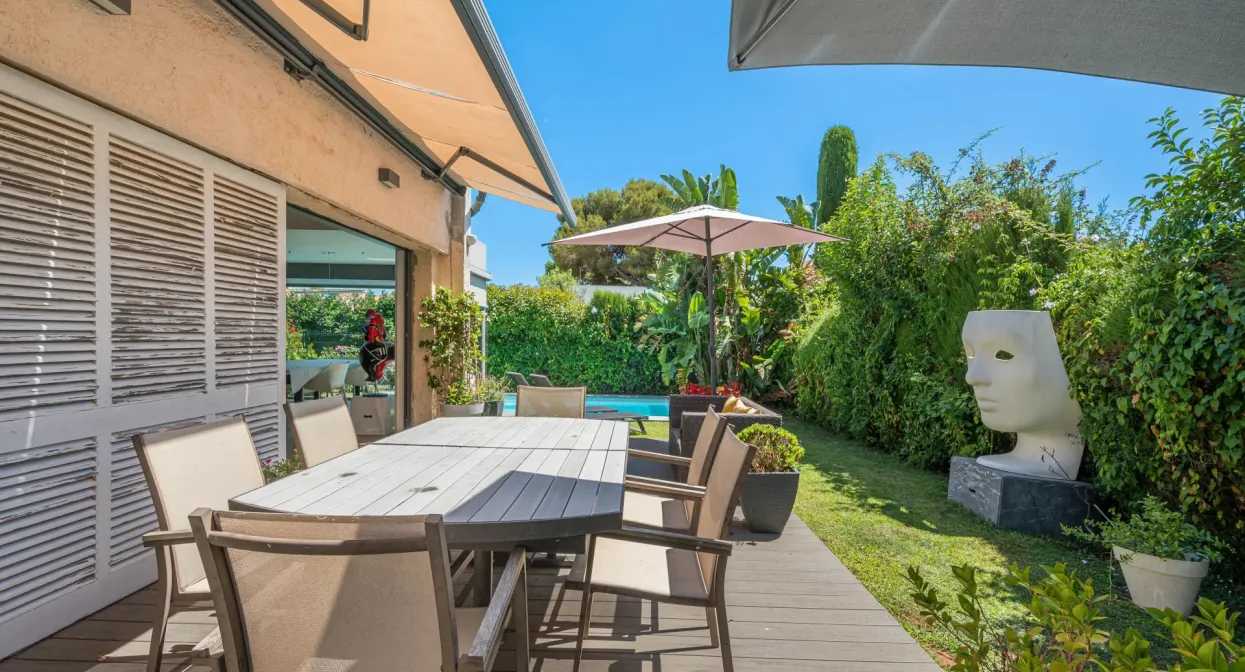 Charming semi-detached villa with pool — real estate on the French Riviera — photo 11