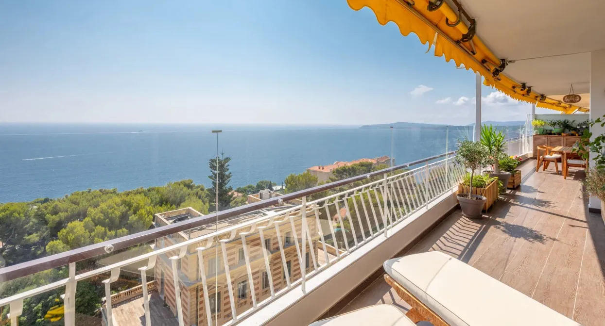Stunning Top-Floor Apartment with Panoramic Sea Views — real estate on the French Riviera — photo 2