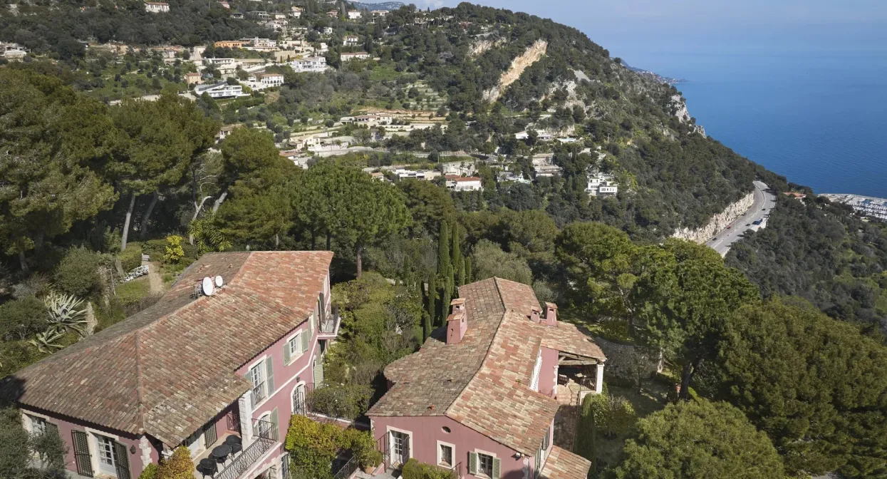 An elegant home nestled within a private estate — real estate on the French Riviera — photo 23