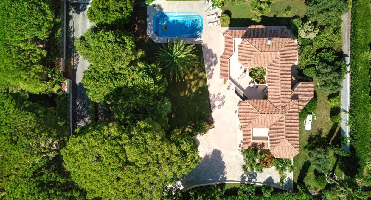 Secure domain with sea view and landscaped garden — real estate on the French Riviera — photo 11