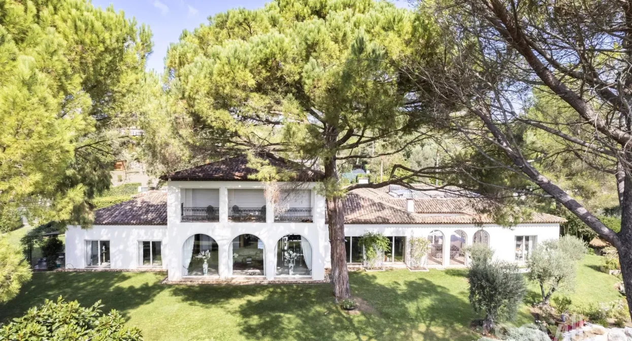 Exceptional property in a private green haven — real estate on the French Riviera — photo 3