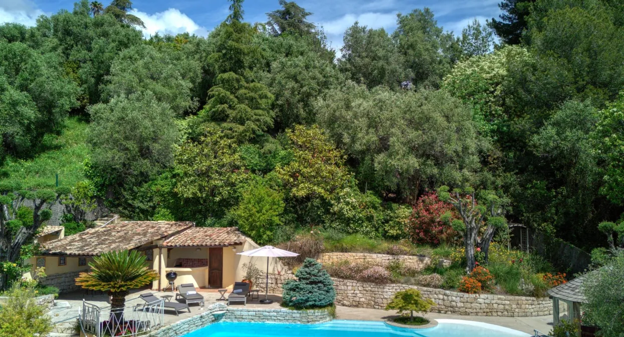 Villa in a private estate close to all amenities — real estate on the French Riviera — photo 25