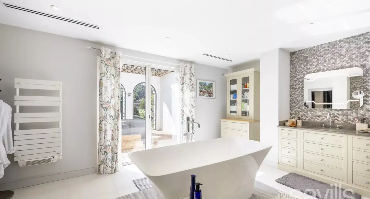 Exceptional property in a private green haven — real estate on the French Riviera — photo 10