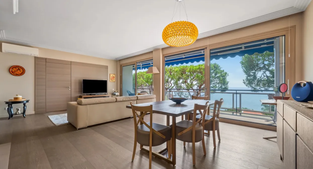 Discreet residence with private seafront access — real estate on the French Riviera — photo 6