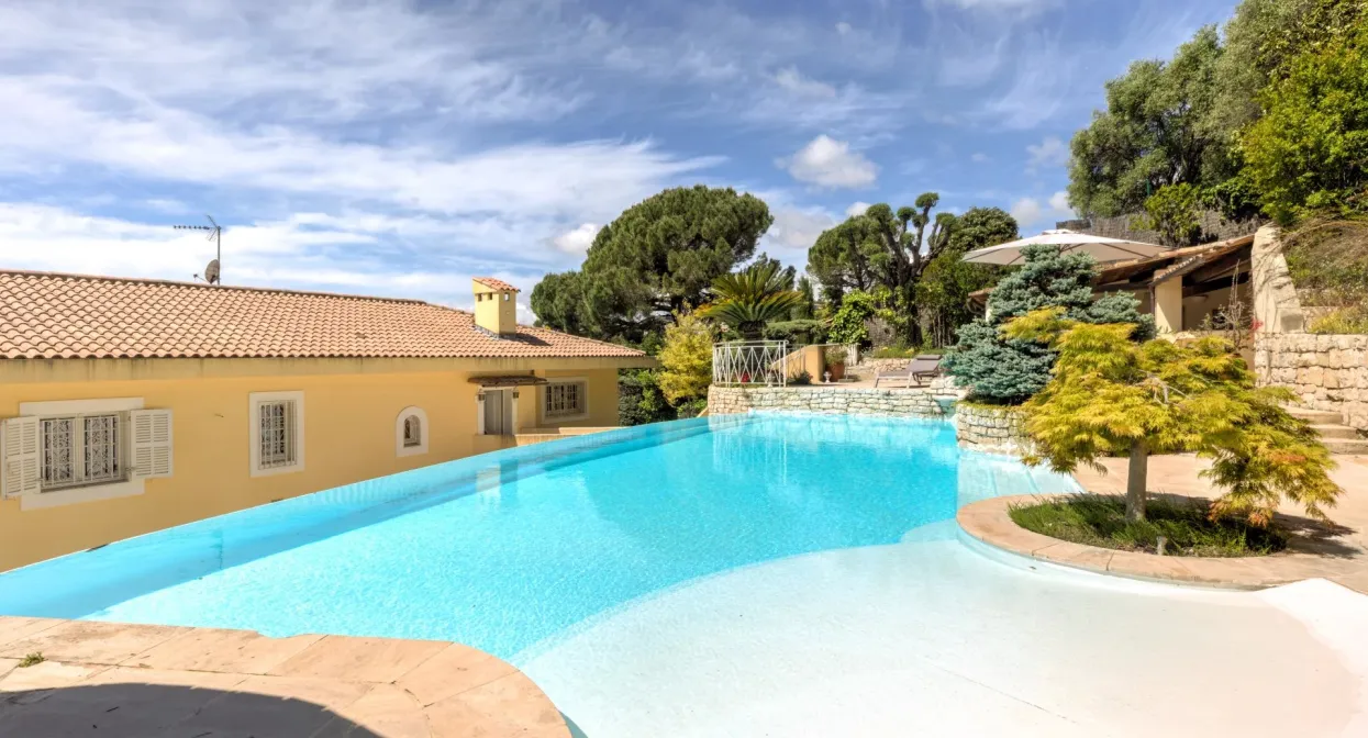 Villa in a private estate close to all amenities — real estate on the French Riviera — photo 26