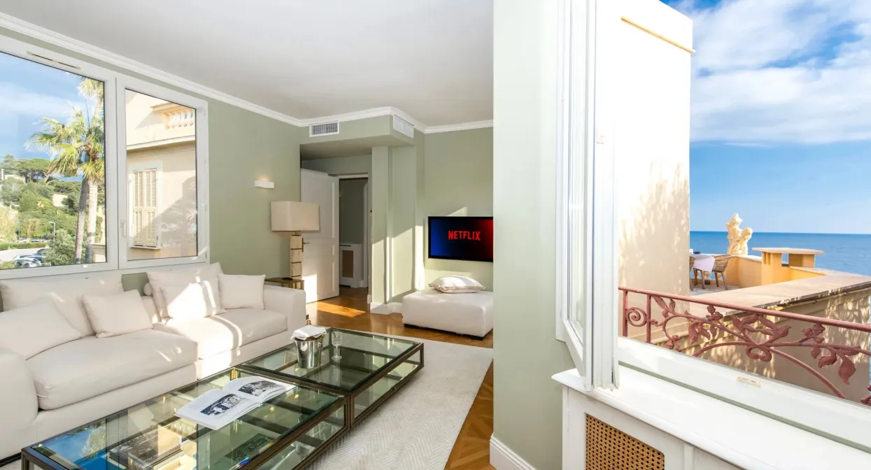 Unique penthouse with terraces and sea views — real estate on the French Riviera — photo 46