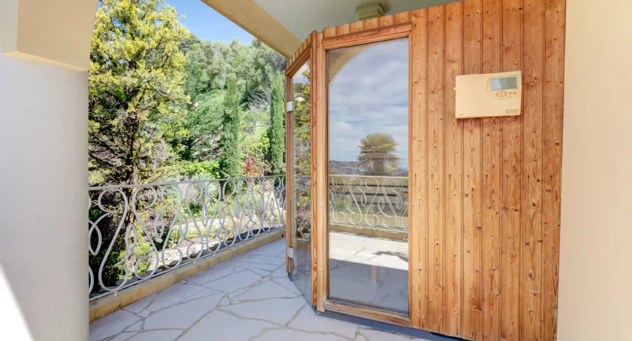 Villa in a private estate close to all amenities — real estate on the French Riviera — photo 11