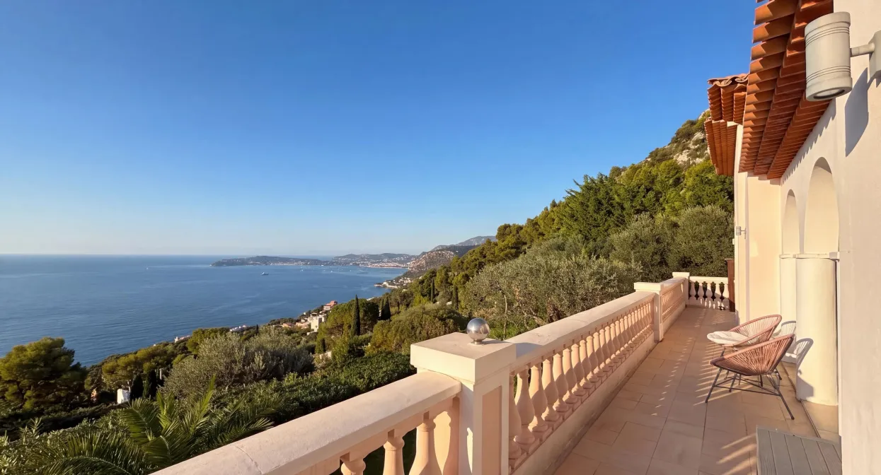 An exceptional villa overlooking the Mediterranean — real estate on the French Riviera — photo 14