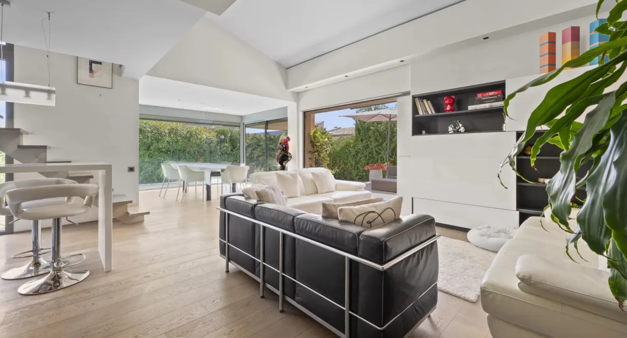 Charming semi-detached villa with pool — real estate on the French Riviera — photo 5