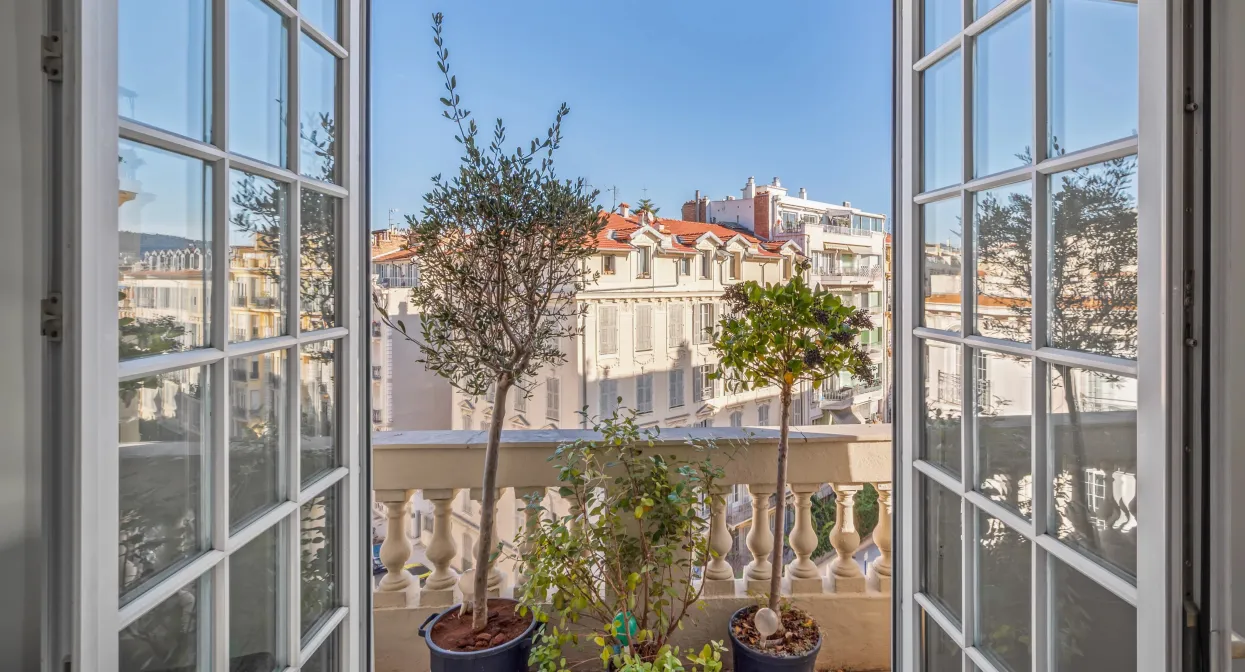 Elegant and refurbished penthouse in Les Musiciens — real estate on the French Riviera — photo 4