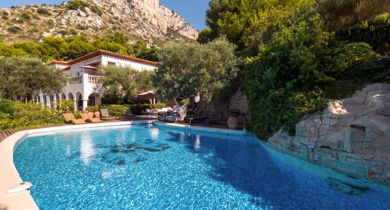 An exceptional villa overlooking the Mediterranean — real estate on the French Riviera — photo 8