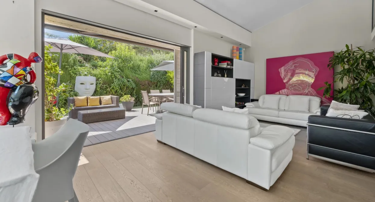 Charming semi-detached villa with pool — real estate on the French Riviera — photo 22