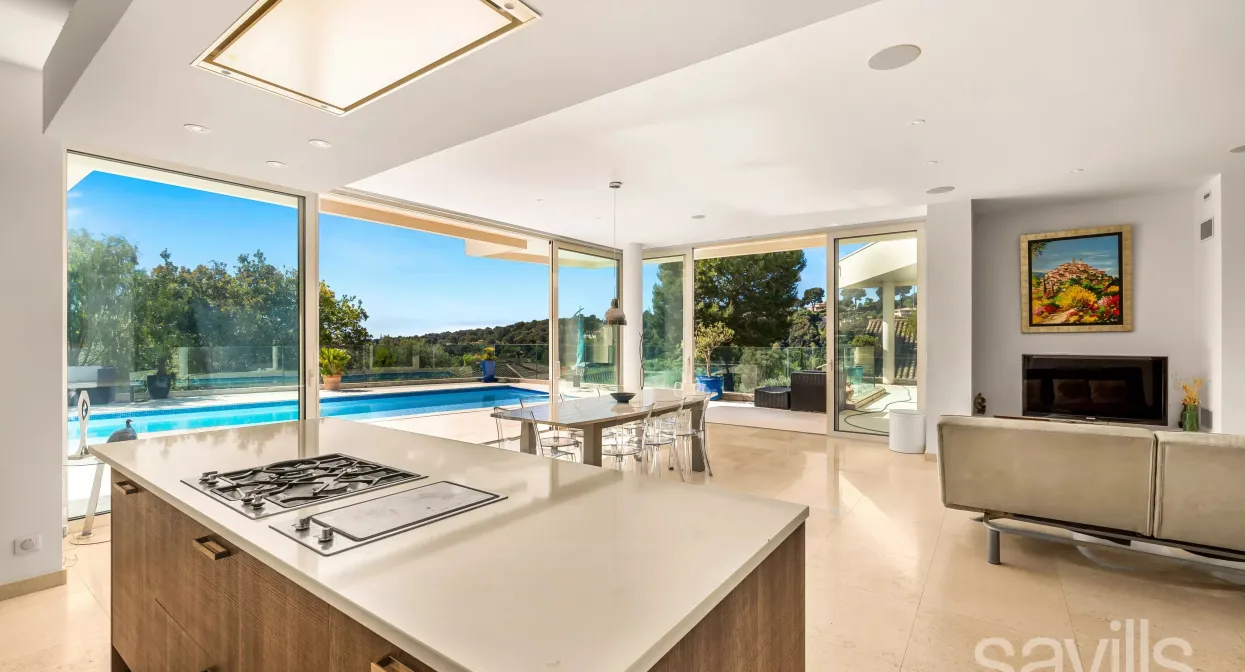 Contemporary Sea View Villa Within Walking Distance of the Village — real estate on the French Riviera — photo 3